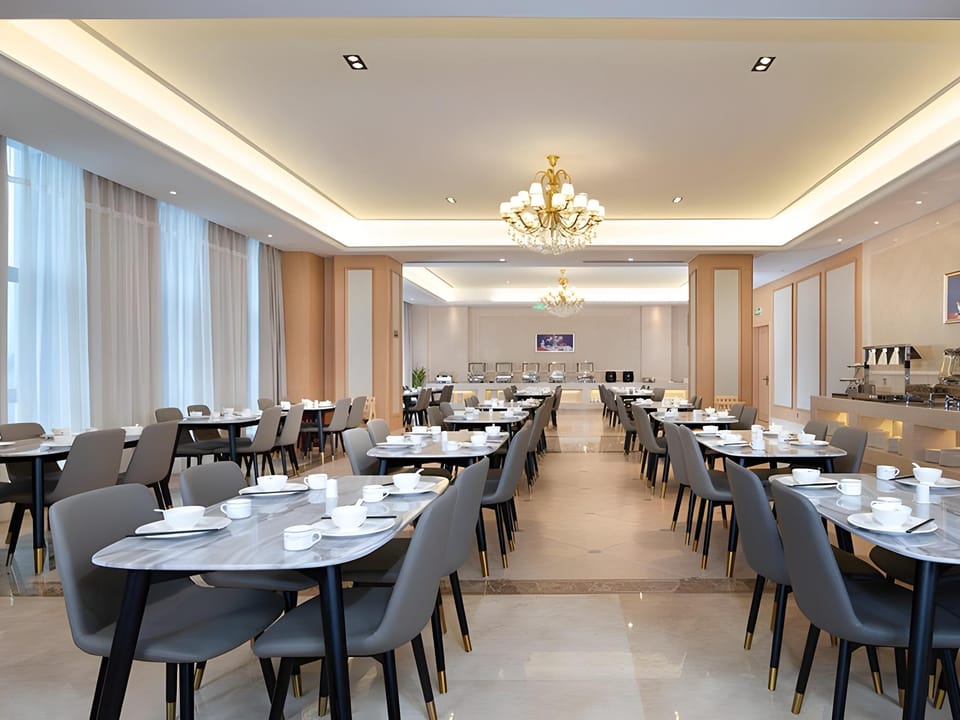 Vienna International Hotel Zhejiang Yiwu Small Commodity City E-commerce Town Hotel in Hangzhou