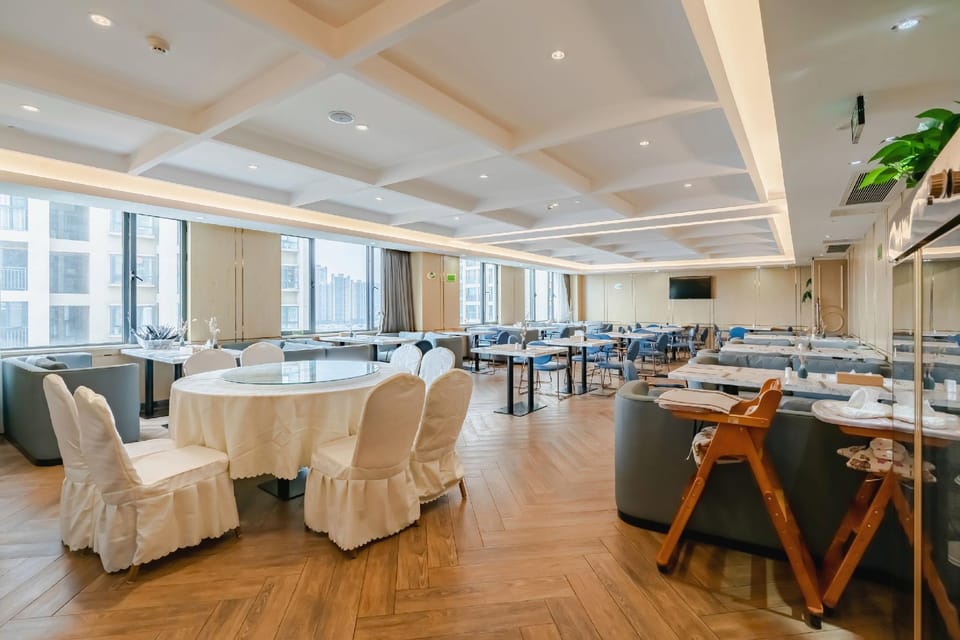 Vienna International Hotel Kunming Xiyuan Road Daguan Park Hotel in China
