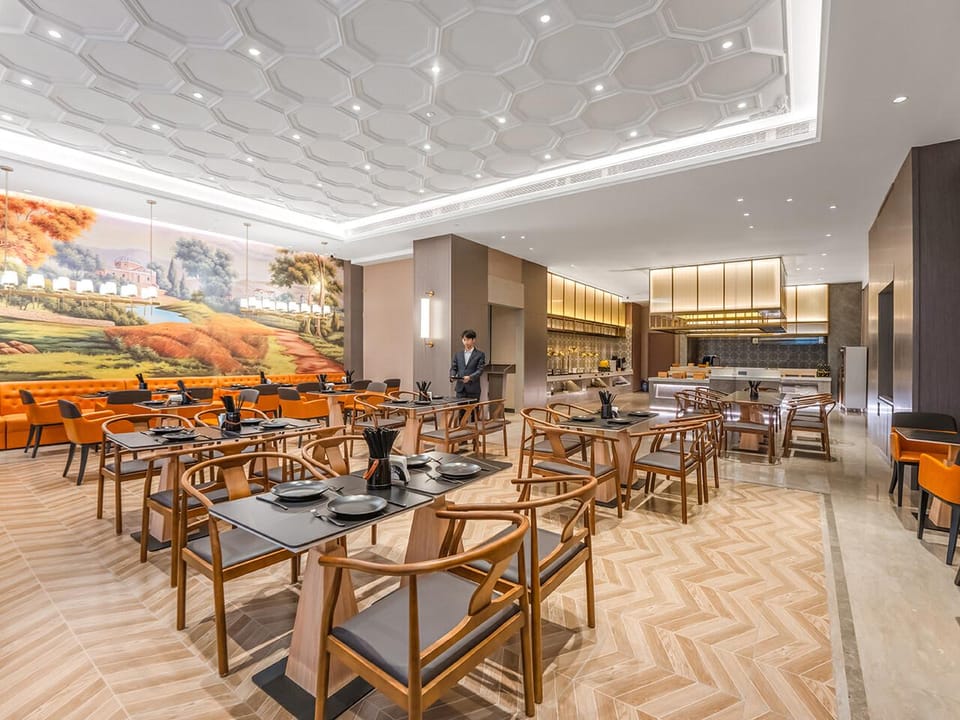 Vienna International Hotel Sichuan Normal University Chenglong Campus Economic Development Zone Hotel in Chengdu