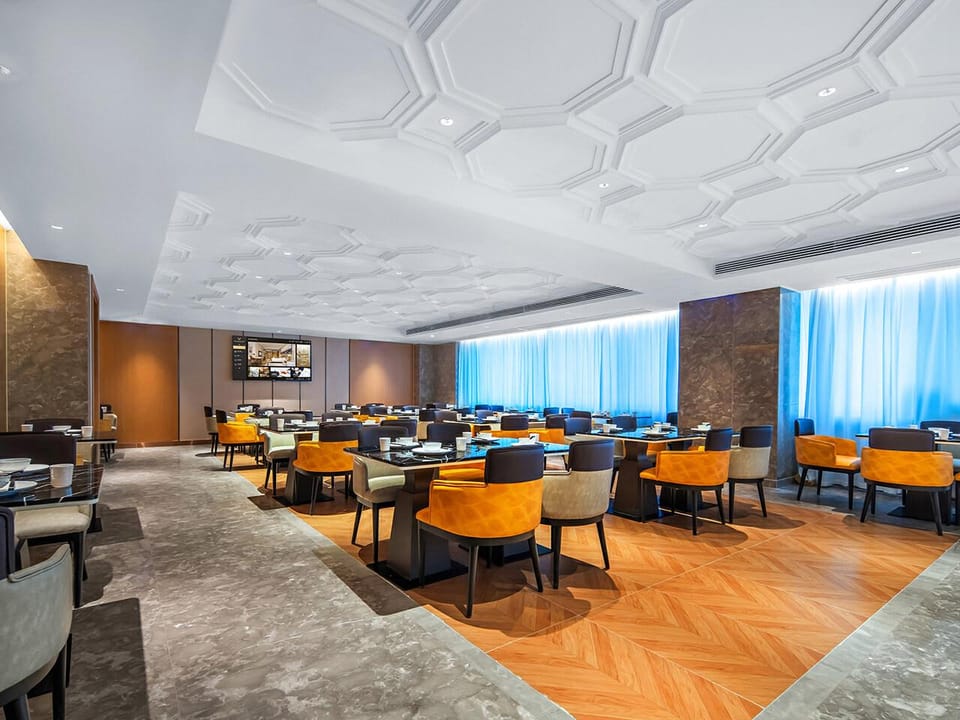Vienna International Hotel Lianyungang Huaguoshan Wanda Plaza Hotel in Jiangsu