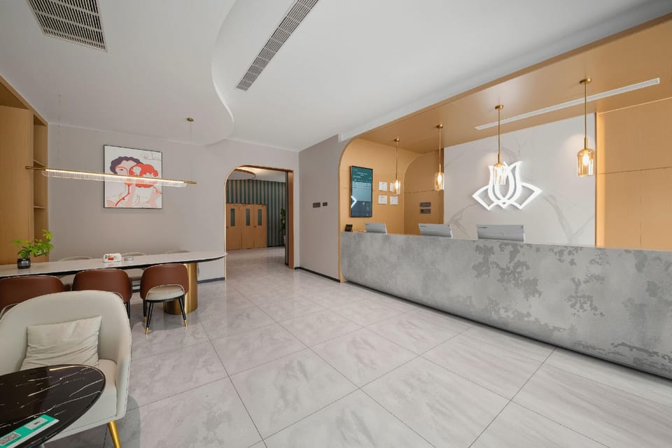 Magnotel Shijiazhuang Railway Station Huihua College Hotel in China