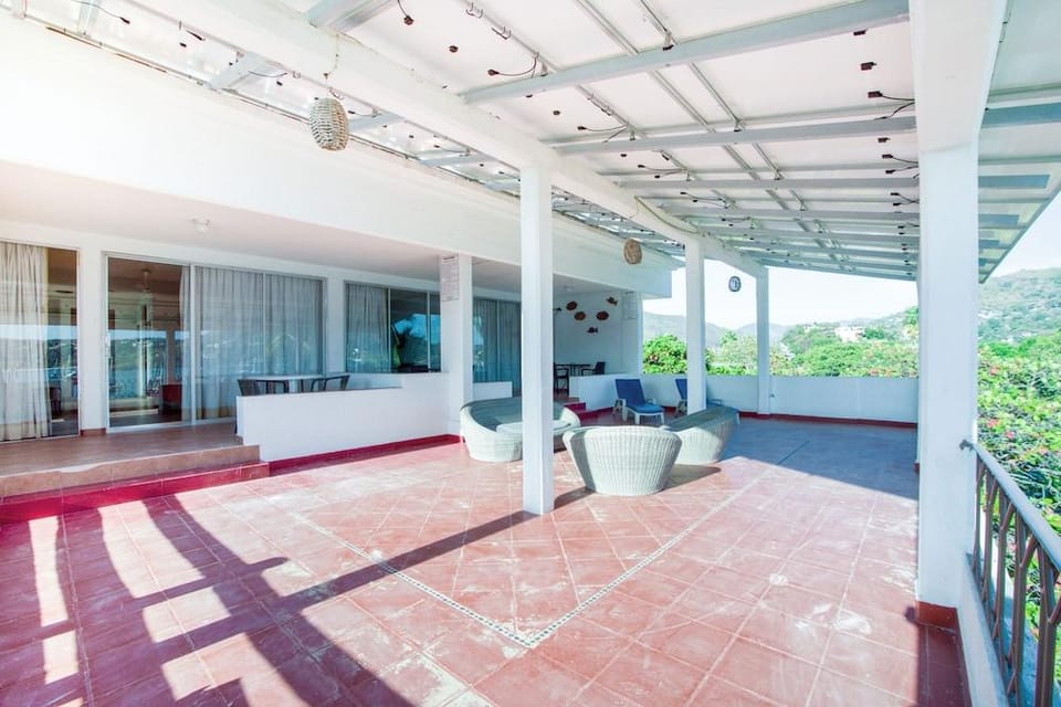 Hotel del Pescador BeachFront Hotel in Zihuatanejo
