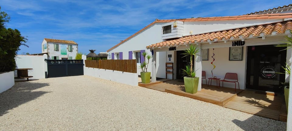 Logis Le Nid du Pont de Gau Hotel in Saintes-Maries-de-la-Mer