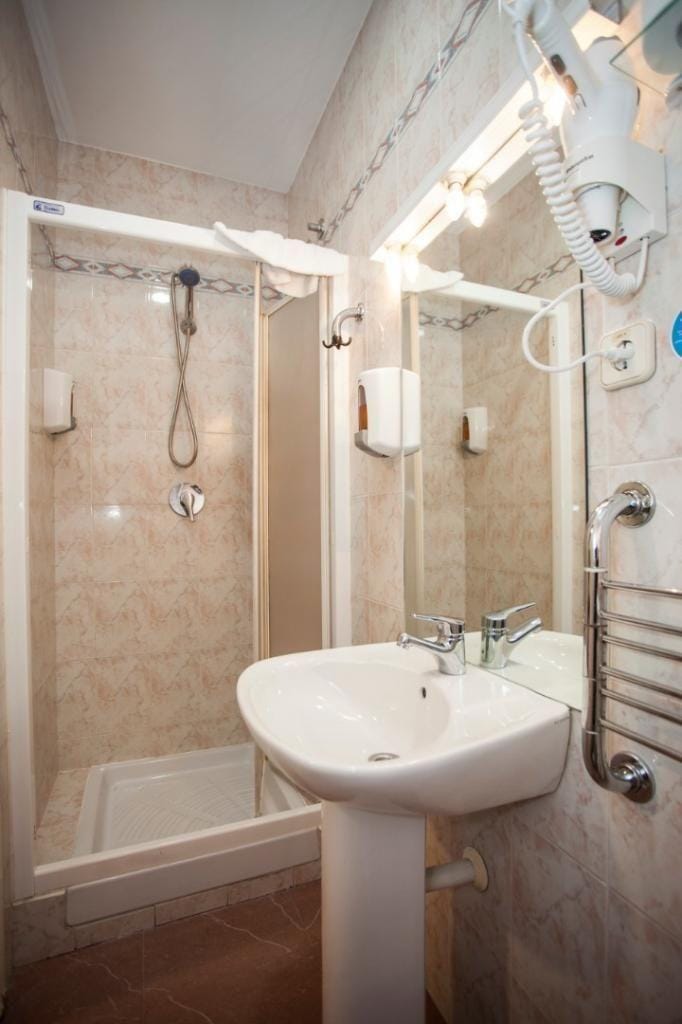 Hostal JQC Ártico Hotel in Madrid