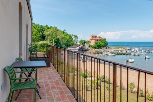 Porto Baratti Residence Hotel in Tuscany