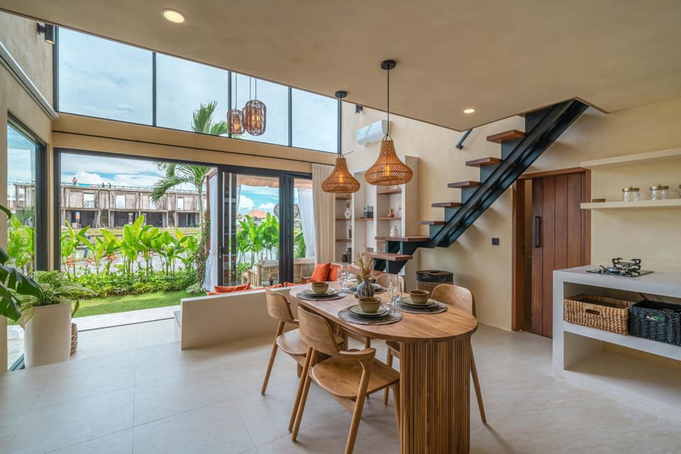 Ayo La Vida - Chic Escape 500m from Seseh Beach Hotel in Mengwi