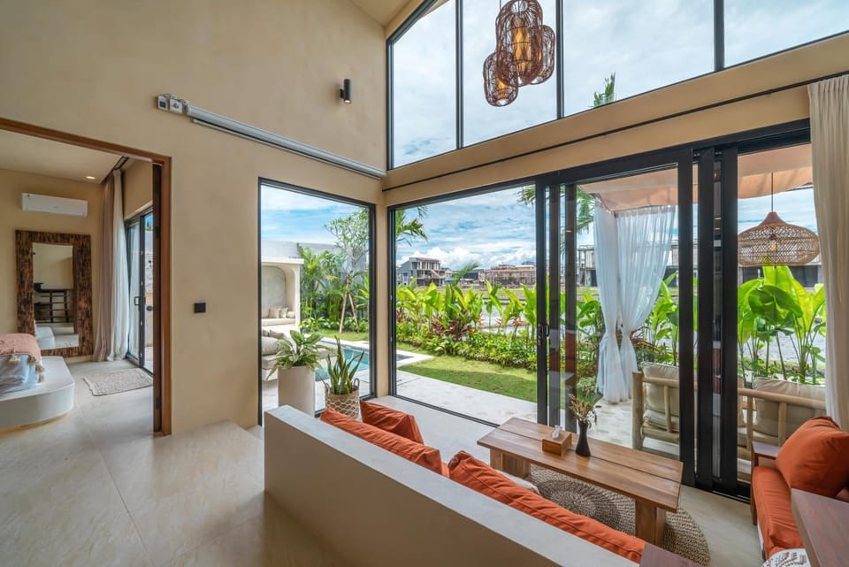 Ayo La Vida - Chic Escape 500m from Seseh Beach Hotel in Mengwi