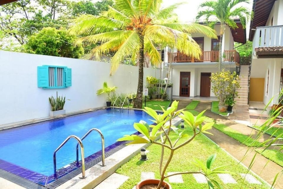 Surf Villa Hotel in Hikkaduwa
