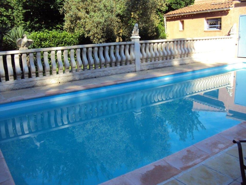 Studio La Douloire Hotel in Pernes-les-Fontaines
