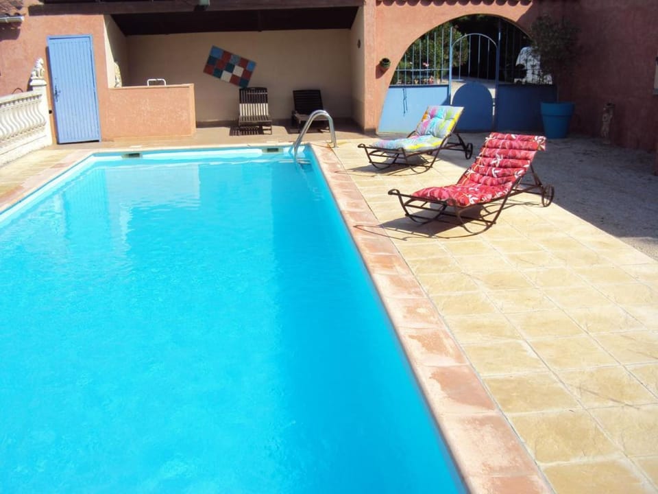 Studio La Douloire Hotel in Pernes-les-Fontaines