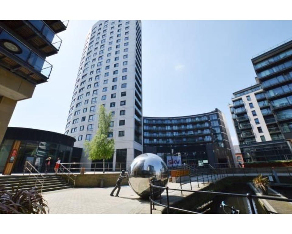 Modern Leeds City Apartment Hotel in Leeds