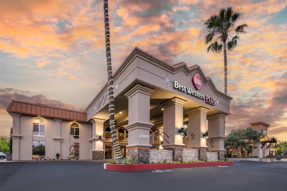 Best Western Plus Hilltop Inn Hotel in Redding