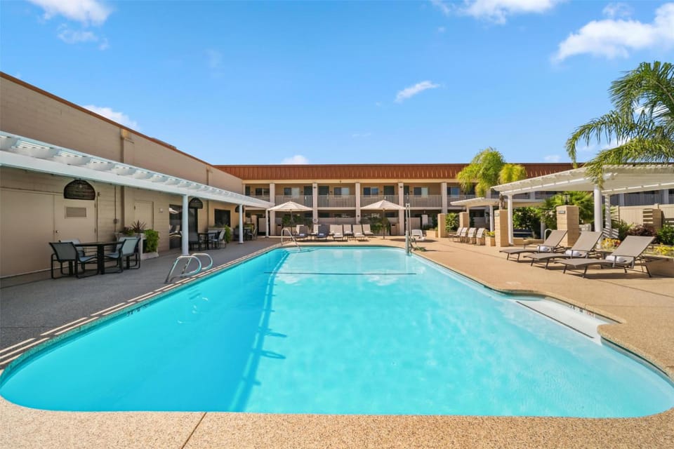 Best Western Plus Hilltop Inn Hotel in Redding