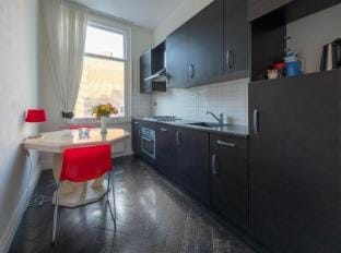 Dina-Perla Lodges: shared home in museum district Hotel in Amsterdam