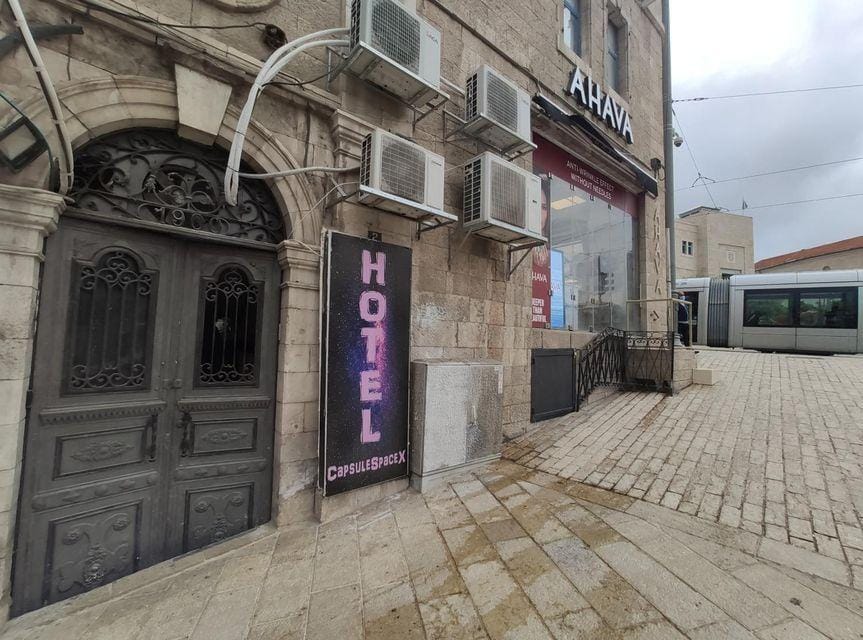 Capsule & Dormitory Space-X Hotel in Jerusalem