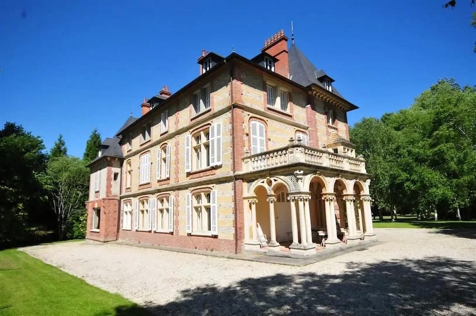 Château de la Bribourdière- 8min Cabourg Hotel in Normandy