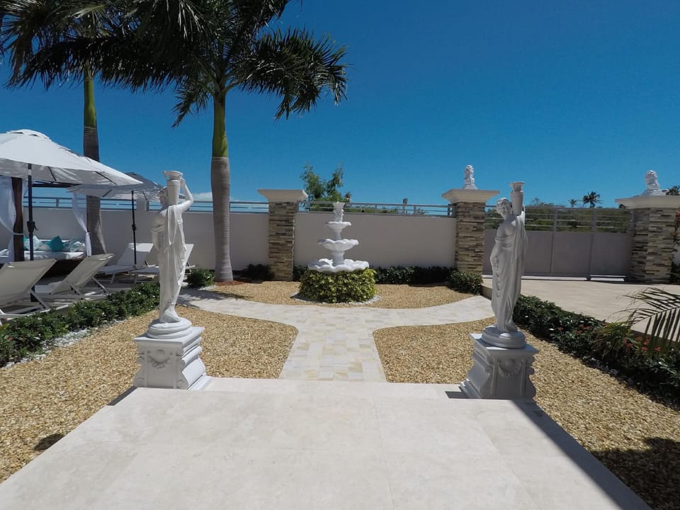 The White House TCI Hotel in The Bight Settlement
