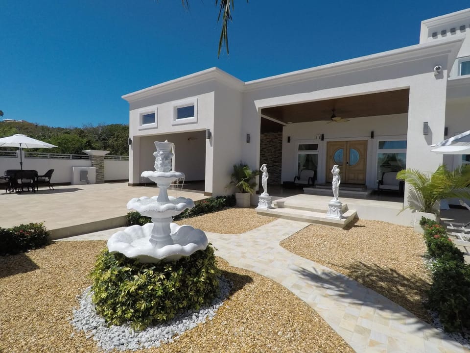 The White House TCI Hotel in The Bight Settlement
