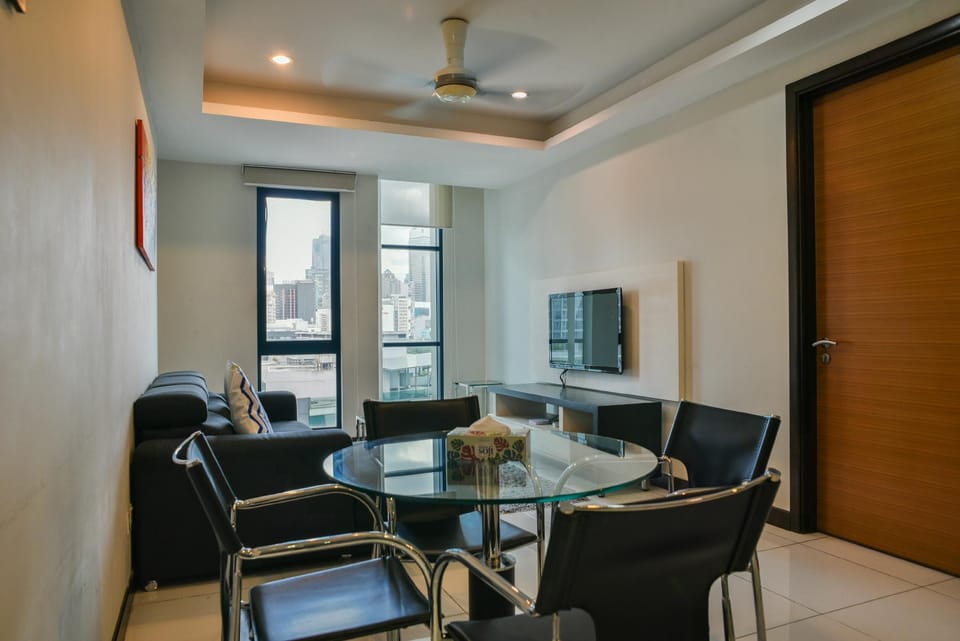 Shared lounge/TV area