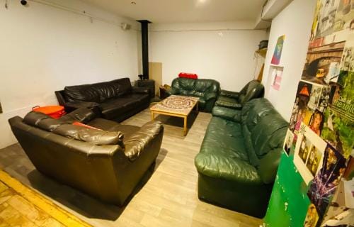Camp Hillcrest - Bunkhouse Hostel in Tintern