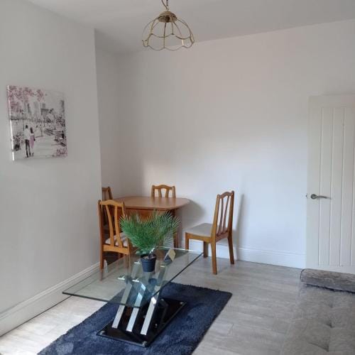 Double-Bedroom in the Heart of Salford Manchester Perfect for Short Stays LT2 Hotel in Salford