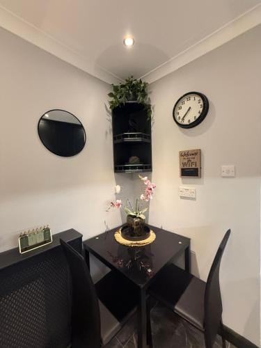 Studio C - Newly renovated private 1 bed studio near Trent Bridge Cricket Ground and National Water  Hotel in Nottingham