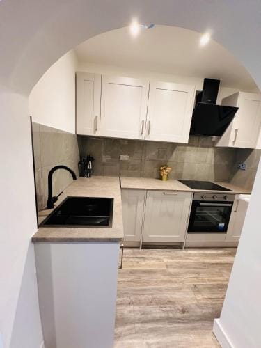 -R2- Newly Renovated Private Room with own Kitchenette in a shared house in Birmingham B29 Hotel in Birmingham