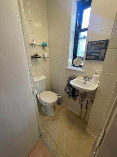 Charming Bedroom with Garden Hotel in London Borough of Islington
