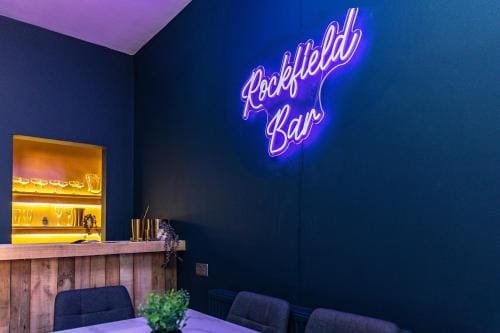 The Rockfield by Serene Stays Stylish 6BR near Anfield with Bar Virgin Media and Fast WiFi Hotel in Liverpool