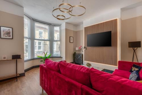The Rockfield by Serene Stays Stylish 6BR near Anfield with Bar Virgin Media and Fast WiFi Hotel in Liverpool