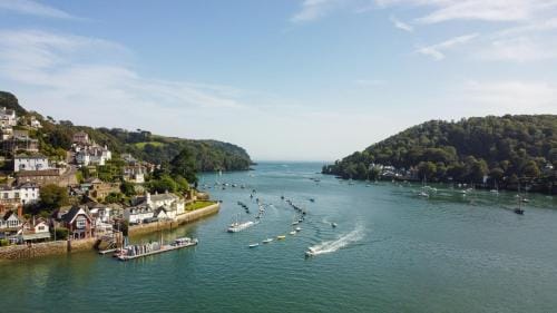 Cosy B&b With Parking Above Caf Alf Resco Hotel in Dartmouth