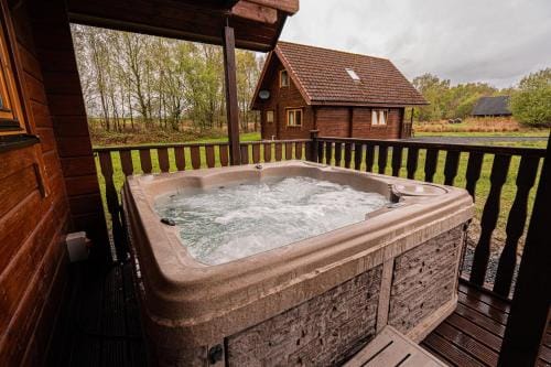 Lodge 2 Lodge in Scotland