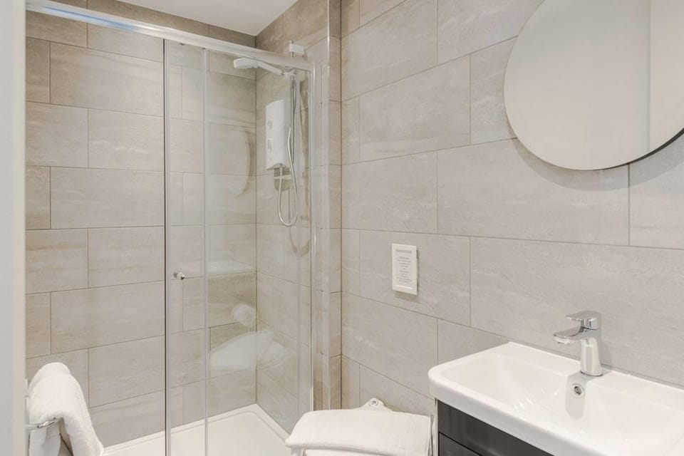 4 Berkeley Sq - YourApartment Hotel in Bristol