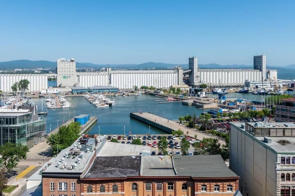 Modern Meets Rustic - 2 Bdrm Old Quebec Hotel in Quebec City