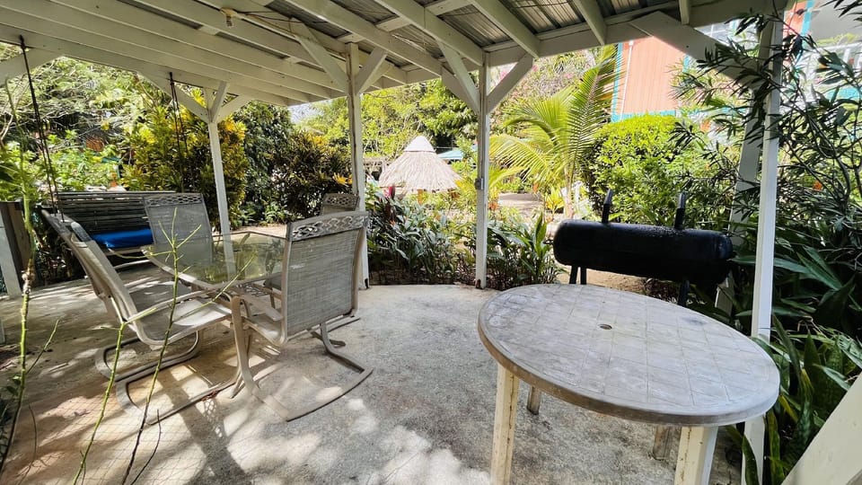 Coral Cove Inn Hotel in Stann Creek District