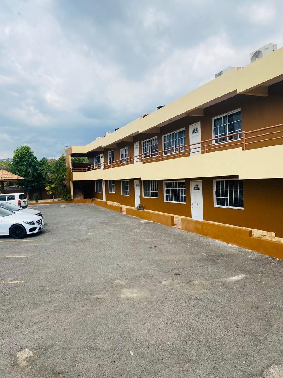 Blissett Apts your  home away from home Hotel in Kingston