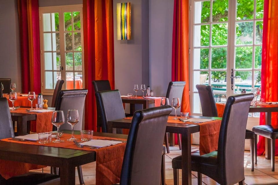Hôtel Le Petit Manoir Hotel in Villeneuve-lès-Avignon
