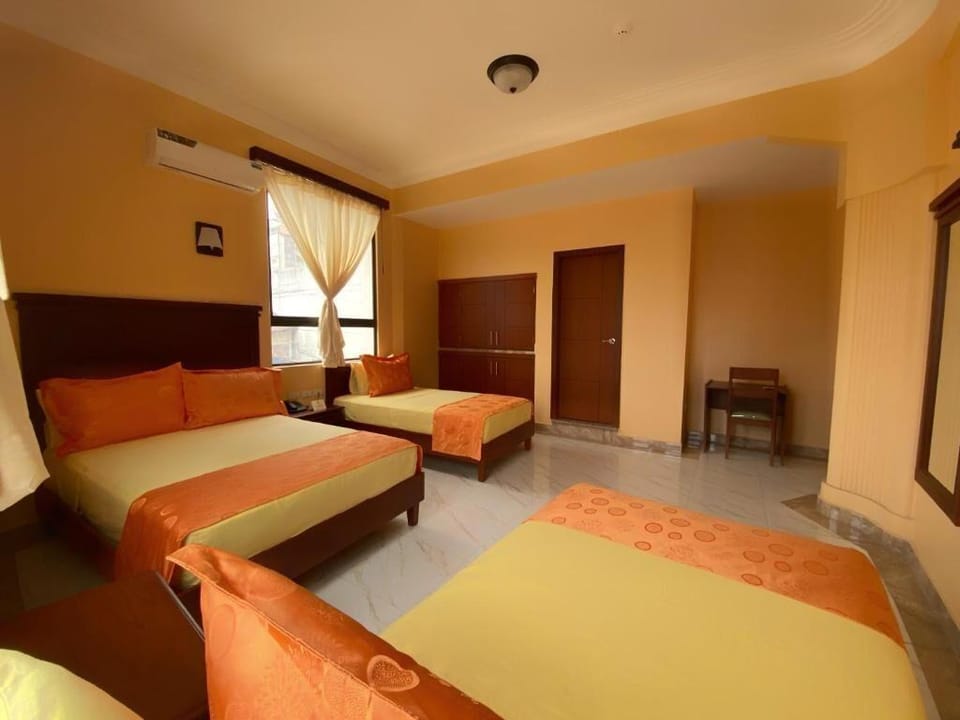 Hostal California Inn Hotel in Guayaquil