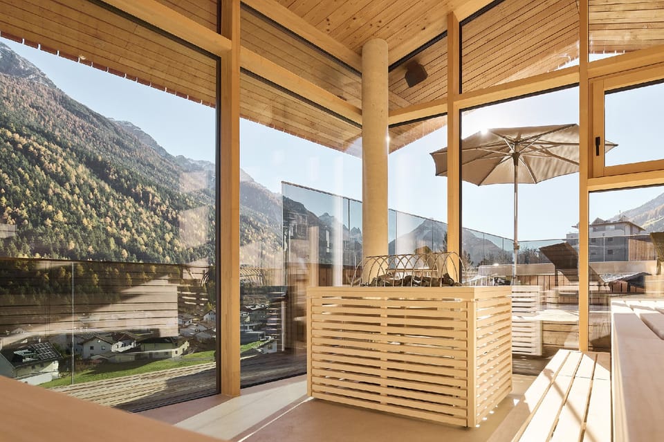 Lärchenlodge SkySpa and Whirlpool + Stubai Card Hotel in Tyrol