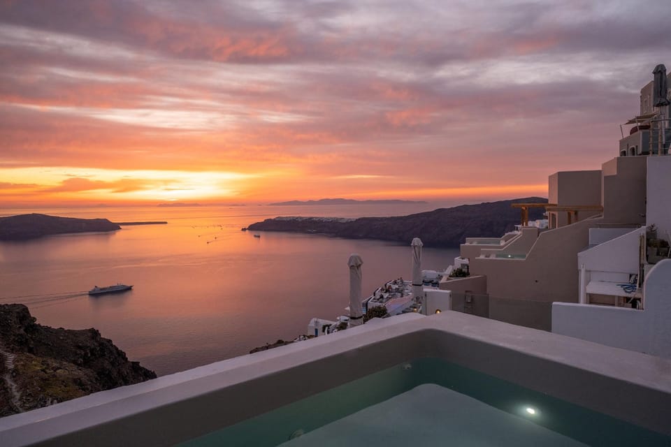 Elia Cave Suites Hotel in Imerovigli