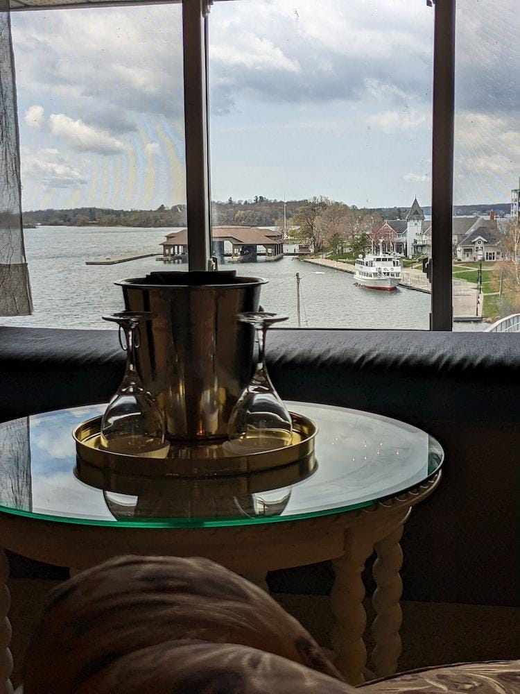 Stonewater Manor Hotel in Gananoque