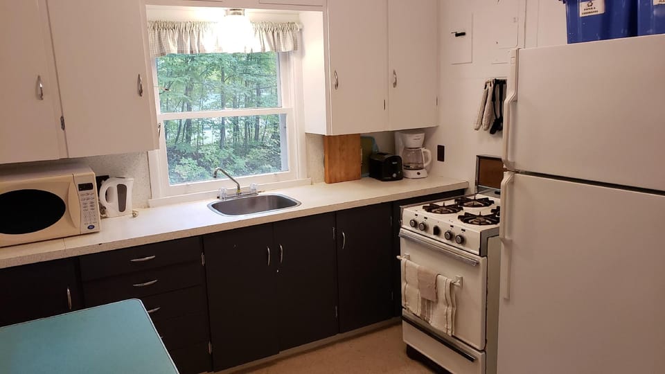 Miners Bay Lodge Hotel in Kawartha Lakes