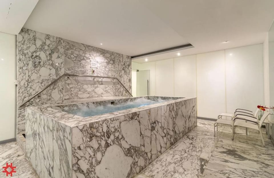 Reforma 222 Hamburgo by Kukun Hotel in Mexico City