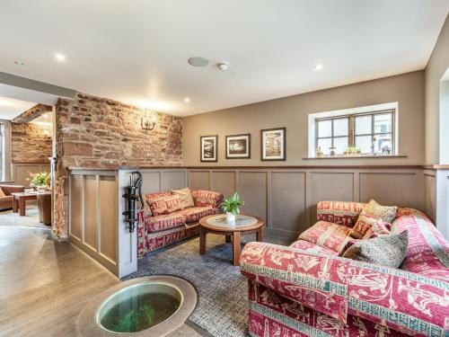 Scotch Arms Mews Bed & Breakfast Hotel in Brampton