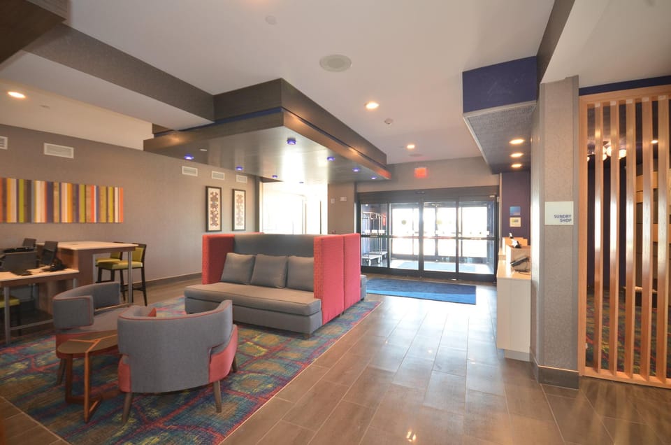 Holiday Inn Express & Suites Oklahoma City Mid - Arpt Area By IHG Hotel in Oklahoma City