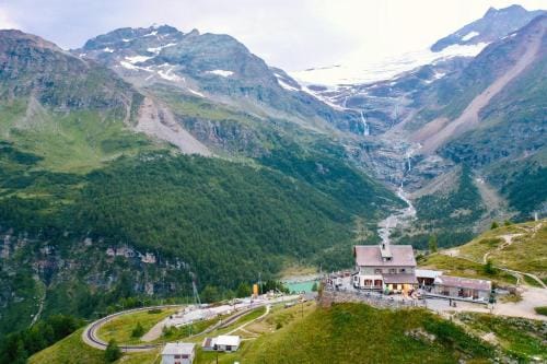 Casa Ristorante Belvedere Lodge in Canton of Grisons