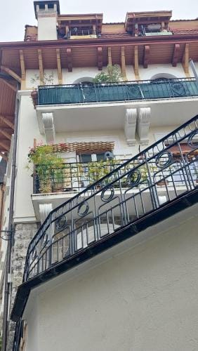 Quiet room in Montreux city center with mountain view Hotel in Montreux