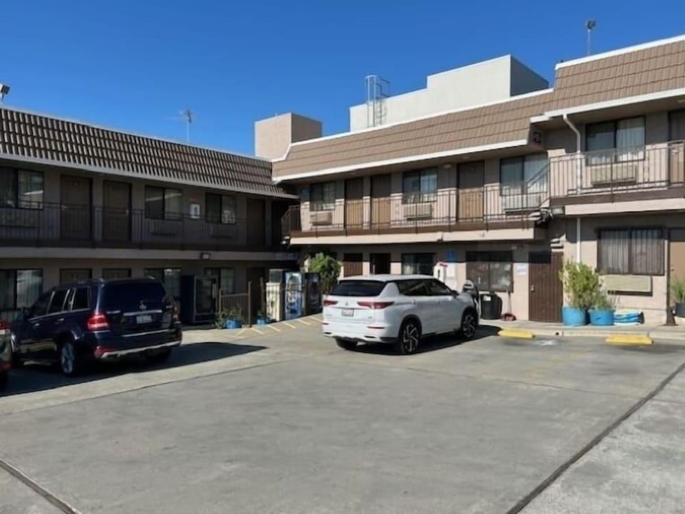 Crown Lodge Motel Oakland Lodge in Oakland