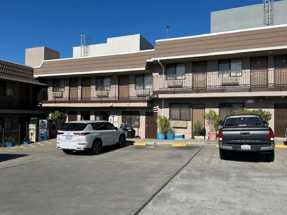 Crown Lodge Motel Oakland Lodge in Oakland