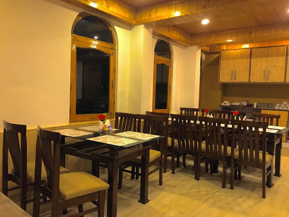 The Avenue Hotel Manali Hotel in Manali
